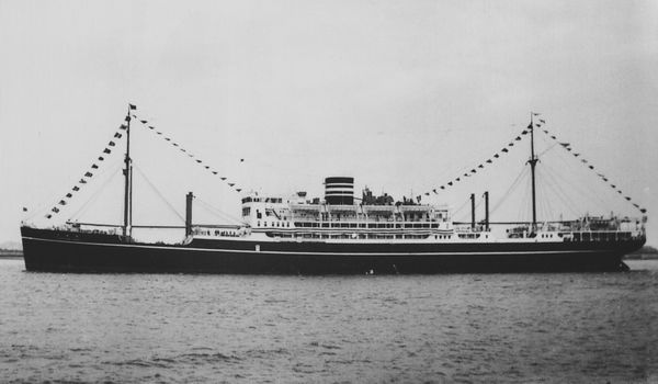 图14：靖国丸（Yasukuni Maru），摄于1930年伦敦泰晤士河。（图片来源：日文Wiki）