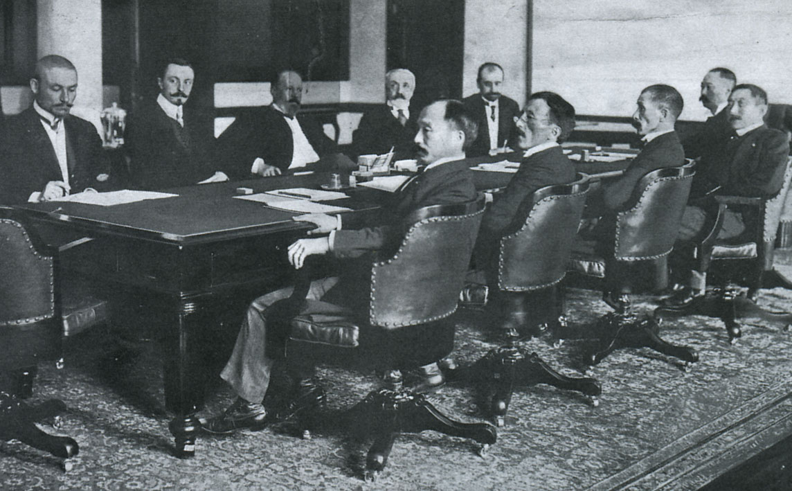 1905年9月5日，日俄两国《朴茨茅斯和约》签订现场